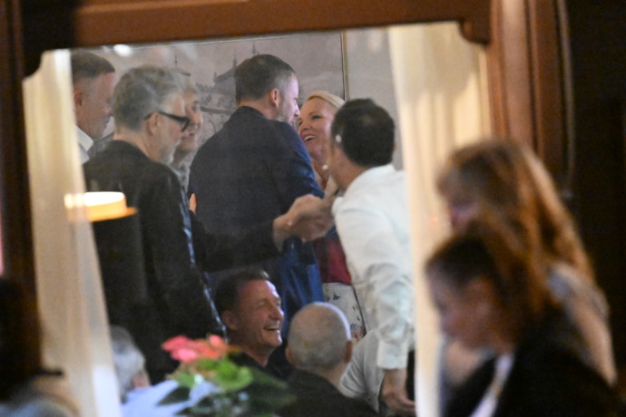 FOTO: Mucha vítal všechny hosty. – stránka 29