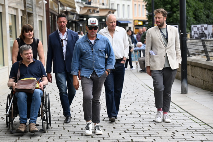FOTO: Stellan Skarsgård si užíval krásného počasí. – stránka 63