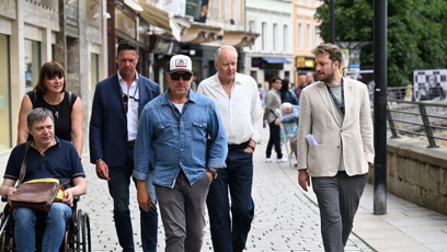 FOTO: Stellan Skarsgård má kolem sebe vždy své bodyguardy.