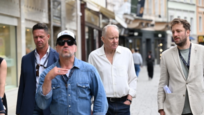 FOTO: Stellan Skarsgård si užívá atmosféru varů.