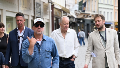 FOTO: Stellan Skarsgård na poklidné procházce.