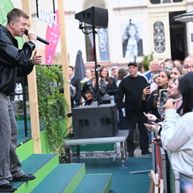 Adam Mišík dostal fanynky do varu.