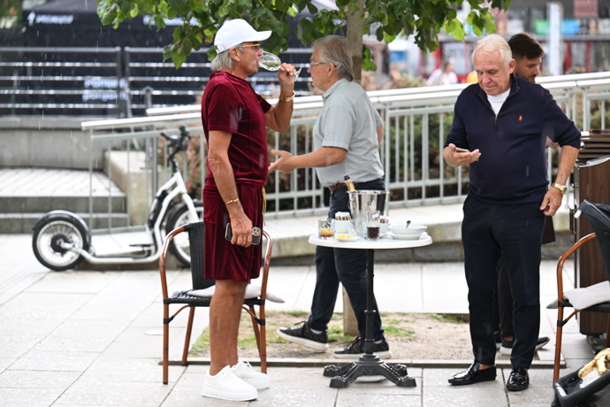 FOTO: Leo si očividně návštěvu festivalu užívá. – stránka 21