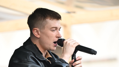 FOTO: Adam Mišík zazpíval v Karlových Varech.