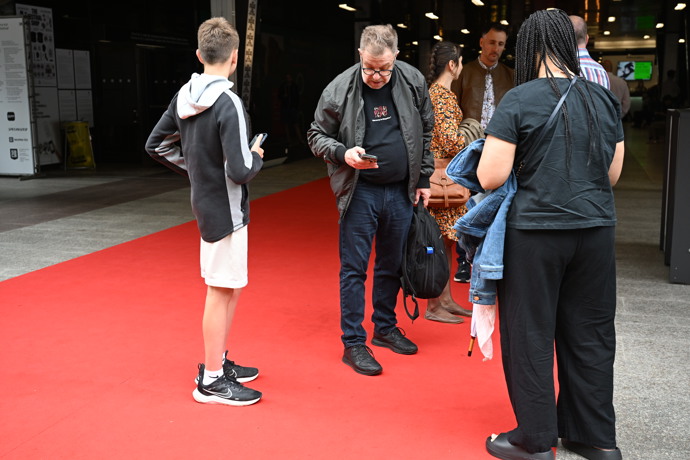 FOTO: Milan Šteindler na červeném koberci. – stránka 10