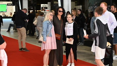 FOTO: Jitka Čvančarová s fanoušky.