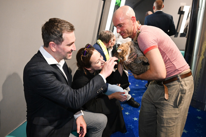FOTO: Momentka s kočičkou byla dojemná. – stránka 4
