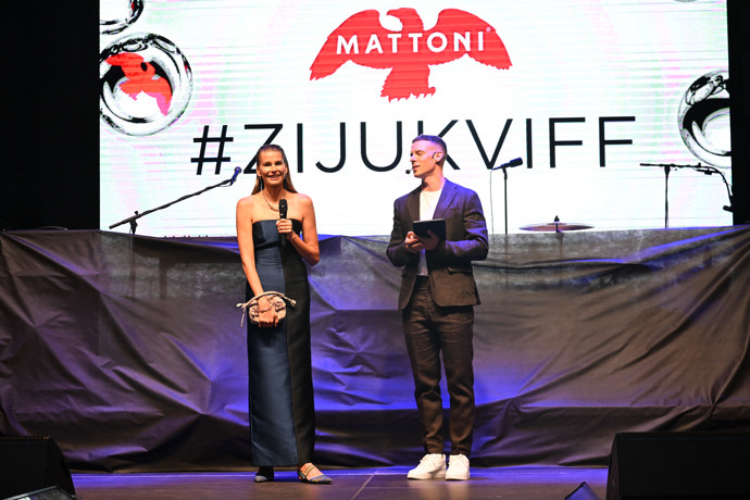 FOTO: Hana Soukupová na módní přehlídce vítězů soutěže Mattoni Young Fashion Stars. – stránka 36