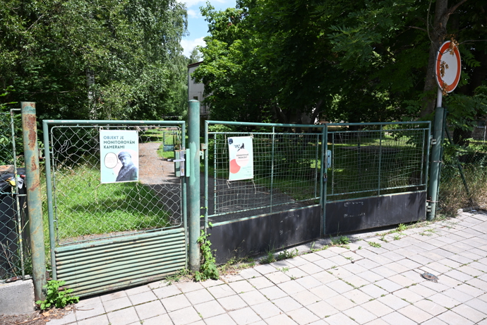 FOTO: Vila dnes vypadá opuštěně. – stránka 32