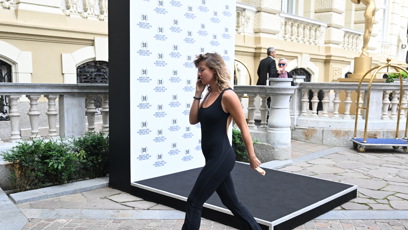 FOTO: Emma Smetana vypadá zaneprázdněně.