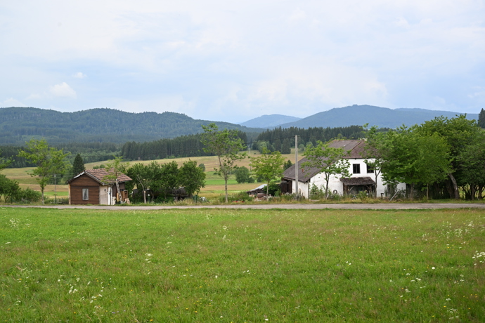 FOTO: Chalupa, kde žili bratři Klišíkovi. – stránka 25