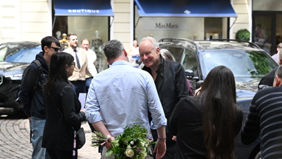 FOTO: Stellana Skarsgårda Přivítal před hotelem Pupp Kryštof Mucha.