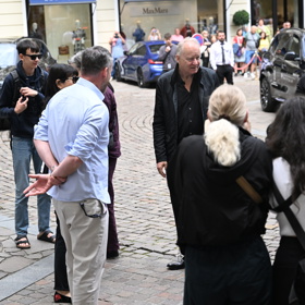 Stellan Skarsgård přijel k hotelu Pupp.