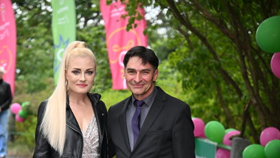 FOTO: Podhůrský s sebou vzal partenrku v krásných šatech.