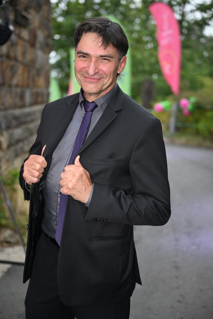 FOTO: Zdeněk Podhůrský dorazil ve skvělé náladě. – stránka 1