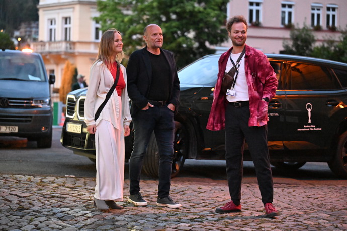 FOTO: Jiří Ployhar dorazil se svou novou partnerkou. – stránka 29