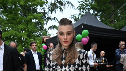 FOTO: Kateřina Flabrová dorazila ve výrazných šatech.