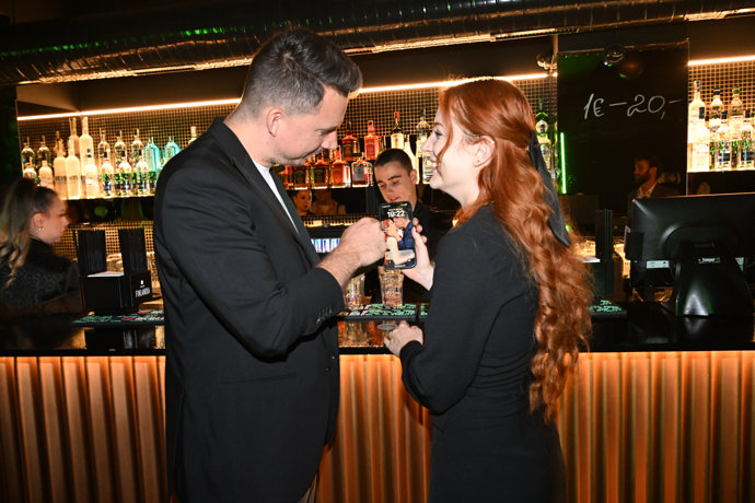 FOTO: Karel Kašák i Bláhová si dali drink.