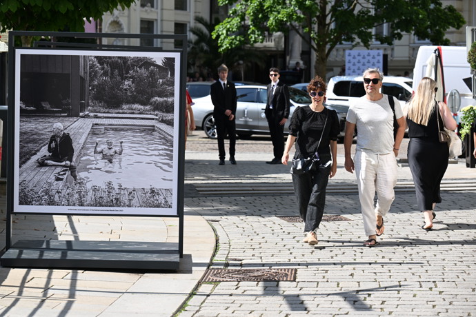 FOTO: Jiří Macháček s partnerkou na kolonádě. – stránka 1840