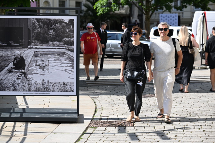 FOTO: Jiří Macháček s partnerkou ve Varech. – stránka 1838