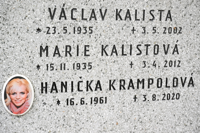 FOTO: Místo posledního odpočinku Hany Krampolové. – stránka 3