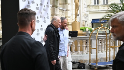 FOTO: Stellan Skarsgård nevynechal ani společné foto s Kryštofem Muchou.
