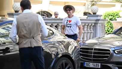 FOTO: Vysmátý Milan Peroutka s trikem „I Love Karlovy Vary”.