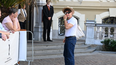 FOTO: Zpěvák Milan Peroutka u Grandhotelu Pupp.