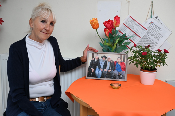 FOTO: Jedna ze zaměstnankyň pečovatelského domu, která měla Jiřího Krampola ráda. – stránka 25