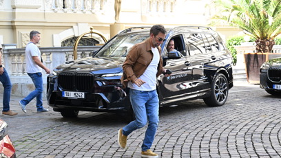 FOTO: Nejstylovější pánský paparazzi moment vyhrává Janek Bartoška.