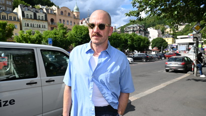 FOTO: Stanislav Majer na karlovarské kolonádě.