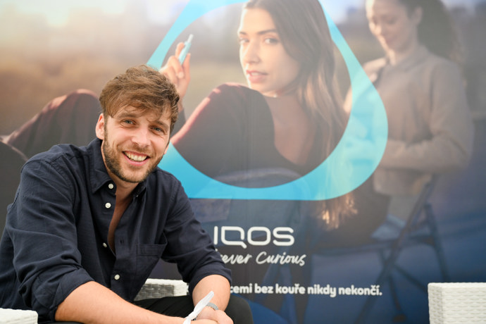 FOTO: Roman Tomeš v IQOS Lounge. – stránka 6