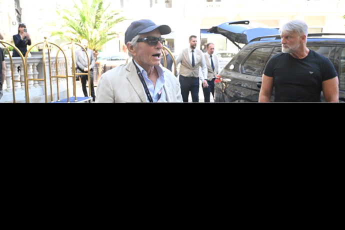FOTO: Michael Douglas dorazil do Karlových Varů. – stránka 101