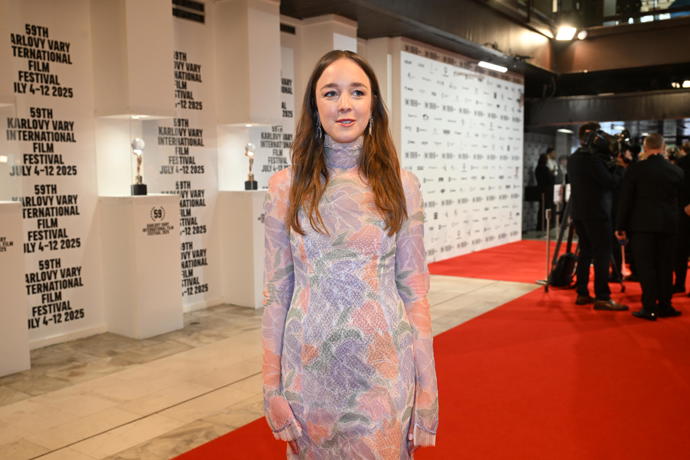 FOTO: Denisa Barešová na červeném koberci. – stránka 126