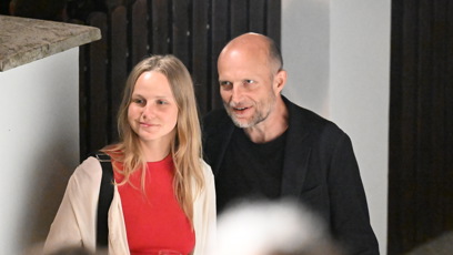 FOTO: Herec Ployhar s partnerkou na akci.