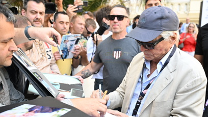 FOTO: Michael Douglas se schovával za brýlemi.