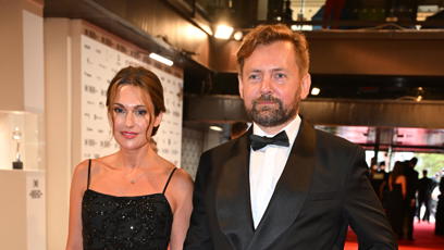 FOTO: Petr Lněnička s partnerkou na červeném koberci.