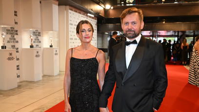 FOTO: Petr Lněnička s partnerkou na červeném koberci.