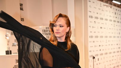 FOTO: Ester Geislerová na červeném koberci.