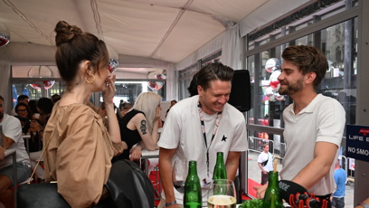FOTO: Ondřej Brzobohatý se svou ženou Danielou a hercem Markem Lamborou.