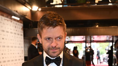FOTO: Jiří Mádl na červeném koberci.