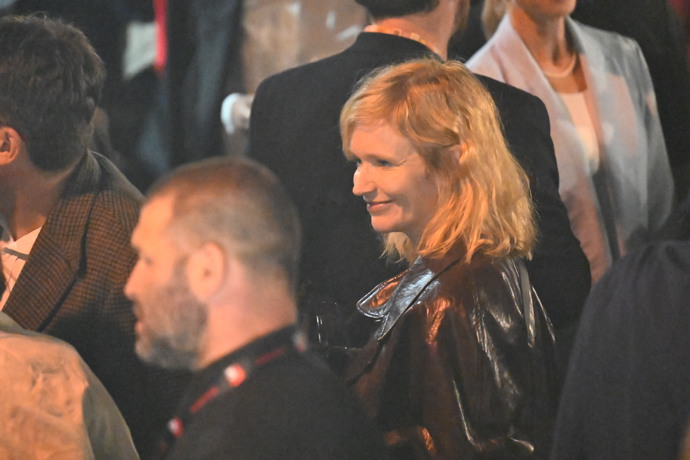 FOTO: Anna si večer užila na plno. – stránka 42