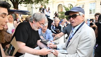 FOTO: Michael Douglas dorazil do Karlových Varů.
