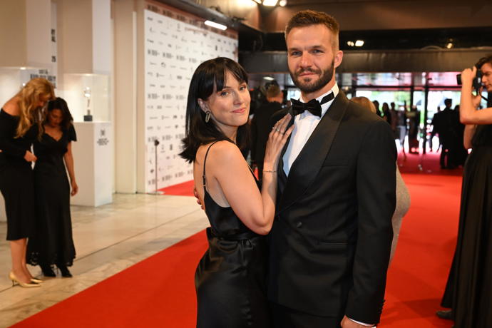 FOTO: Tereza Ramba s manželem na červeném koberci. – stránka 22