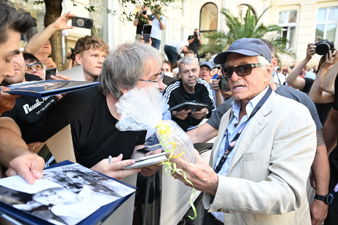 FOTO: Michael Douglas dorazil do Karlových Varů. – stránka 79