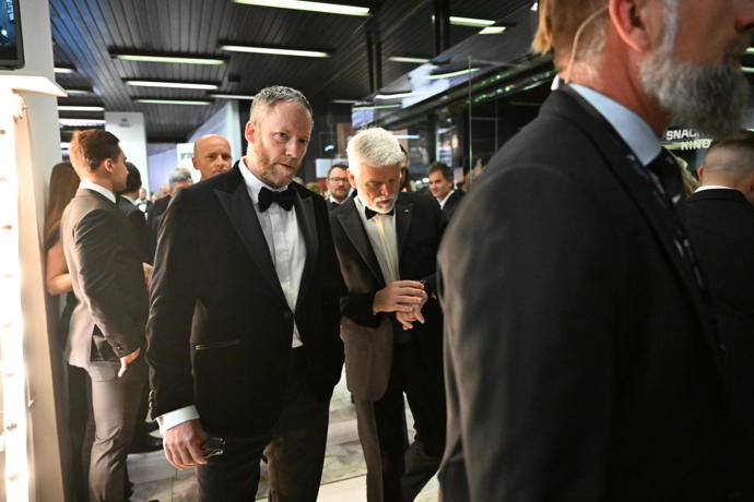 FOTO: Prezident Petr Pavel s Kryštofem Muchou. – stránka 53