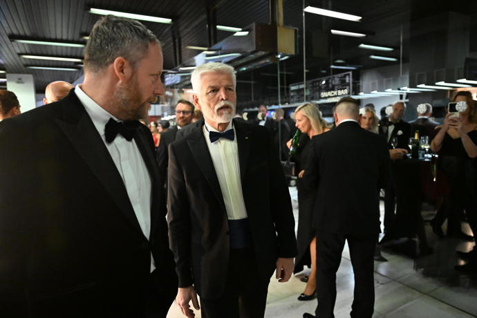 FOTO: Prezident Petr Pavel s Kryštofem Muchou. – stránka 52
