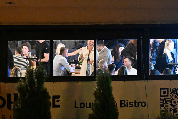 FOTO: Kristýna Leichtová s Jirkou Mádlem na večírku.