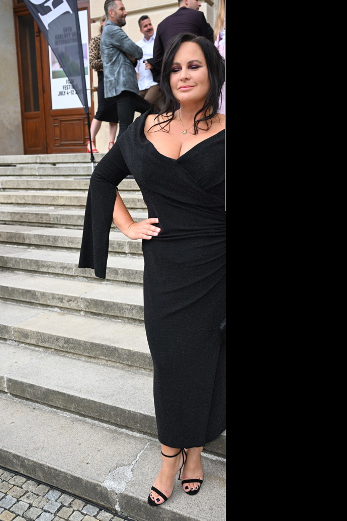 FOTO: Jitka Čvančarová ukázala, že černá nikdy neomrzí. – stránka 69
