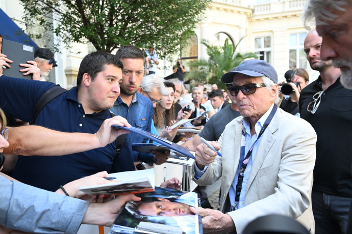 FOTO: Michael Douglas dorazil do Karlových Varů ve velkém stylu. – stránka 68